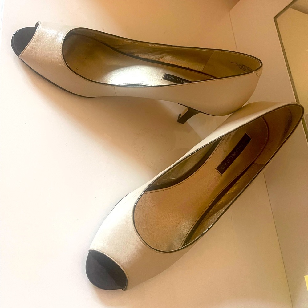 Bandolino peep toe